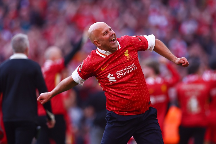 betvictor伟德官网-利物浦夏窗转会策略解析：1.94亿英镑售出收益背后的运营智慧